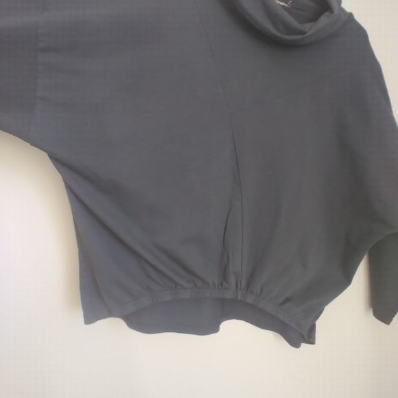 Vanessa Alexandra, Made in Italy Top or Beach Cover Up. Grey - Picture 4 of 10